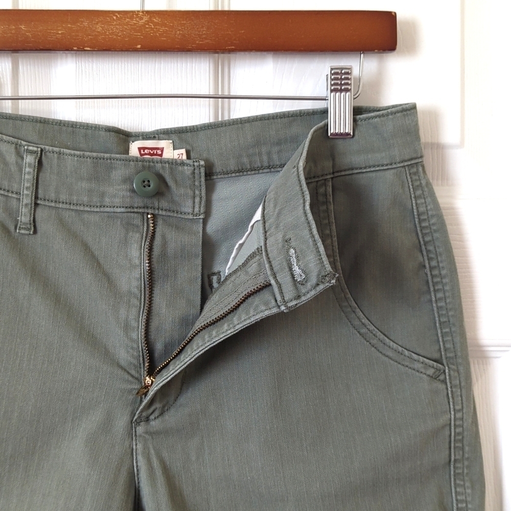 Levi's Classic Herringbone Twill Mid Rise Slim Fit Bermuda Shorts Sage Green 27 - Picture 4 of 13